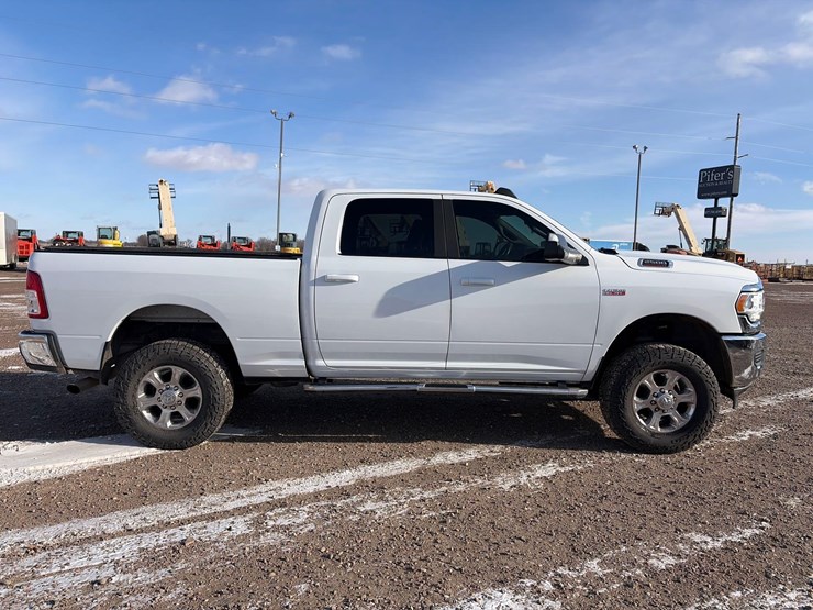 2021-ram-2500-big-horn-image-6
