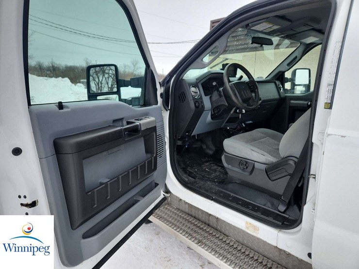 2013-ford-f550-image-16