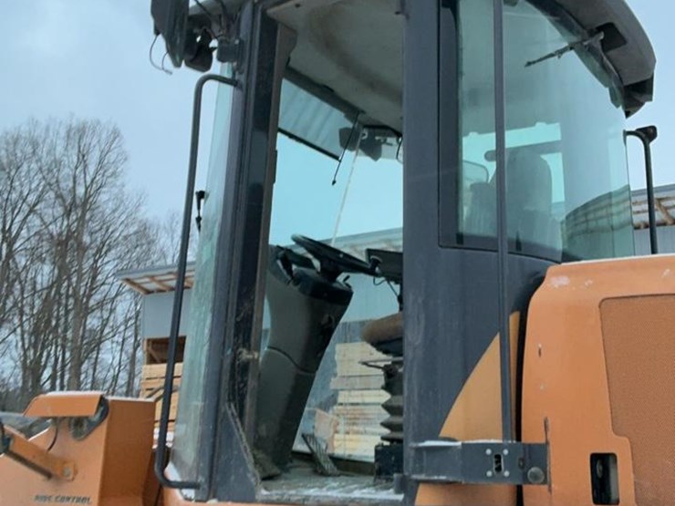 2016-case-621f-xr-image-39