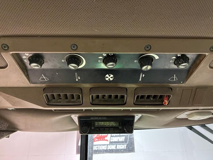 john-deere-2555-image-25