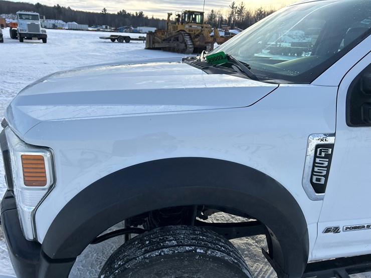 2021-ford-f550-image-12