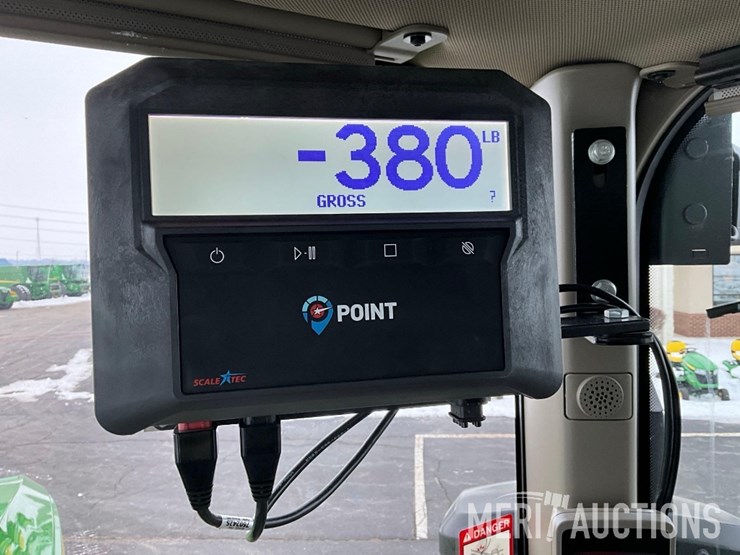 2023-john-deere-400r-image-41