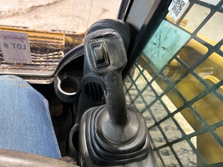 caterpillar-279d-image-25