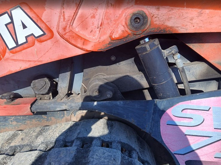 2010-kubota-svl75-image-7