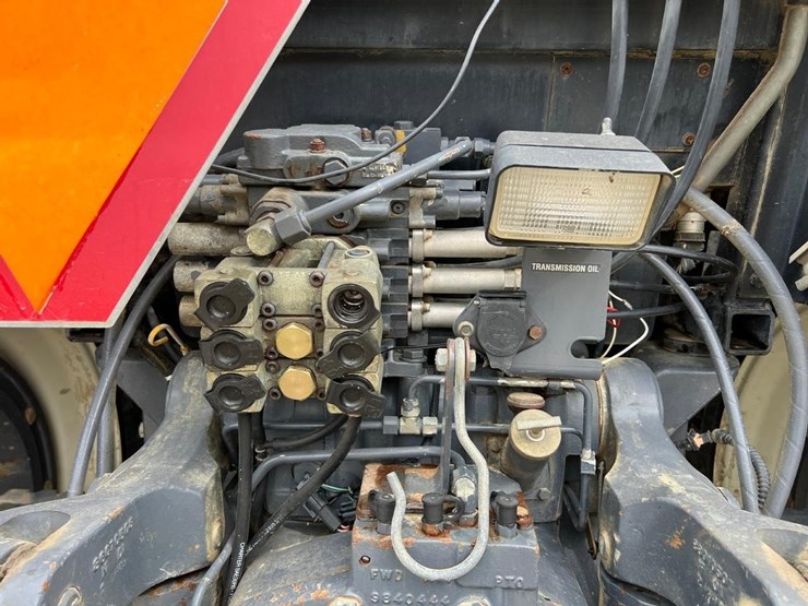 new-holland-8770-image-17