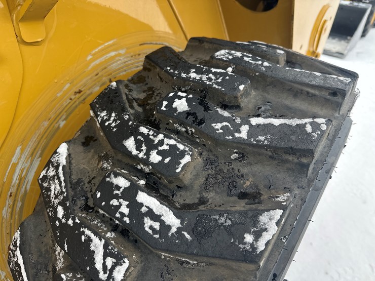 caterpillar-242d-image-53