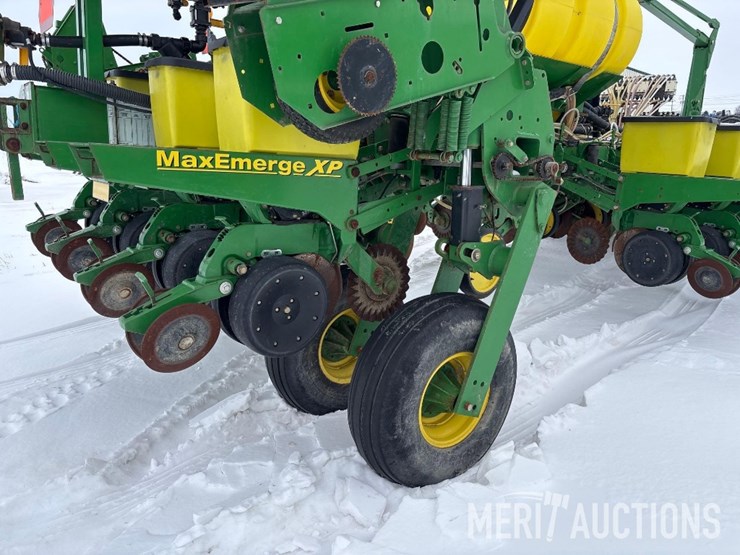 2010-john-deere-1770nt-image-22