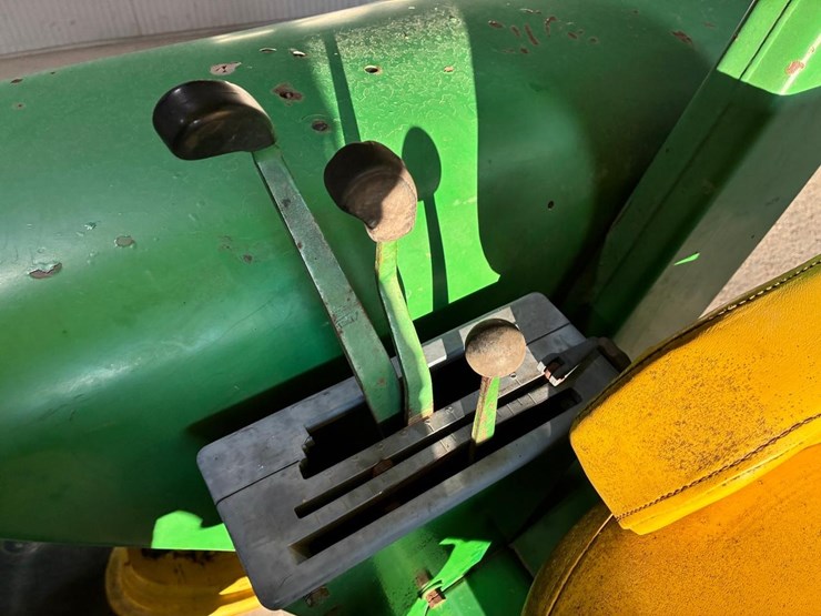 john-deere-3020-image-18