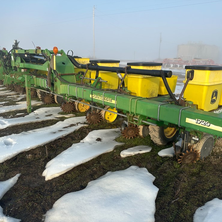 JOHN DEERE 1720