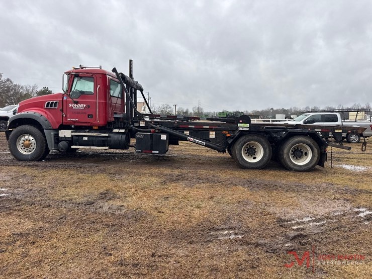 2010-mack-gu713-granite-roll-off-truck-image-5