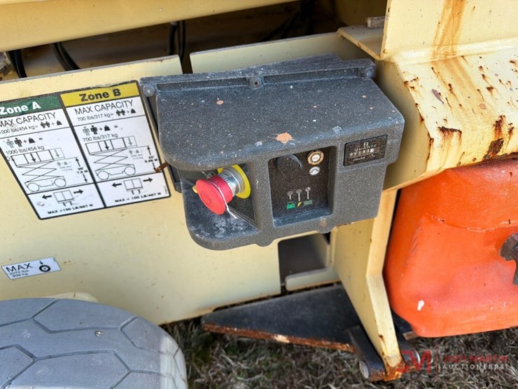 2015-jlg-3246es-image-12