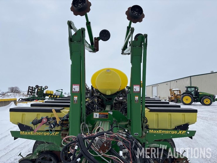 2013-john-deere-1770nt-image-9