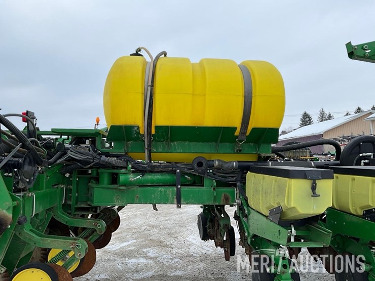 2013-john-deere-1770nt-image-26