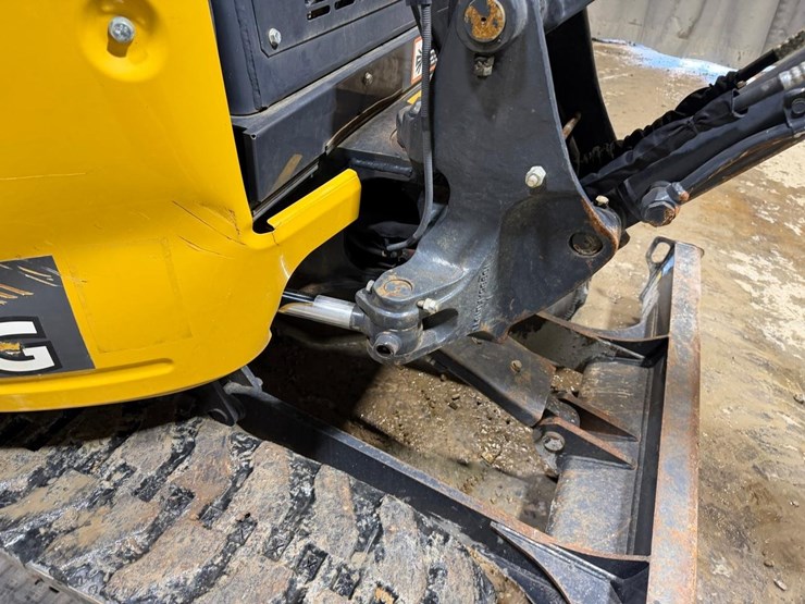 2020-deere-26g-image-19