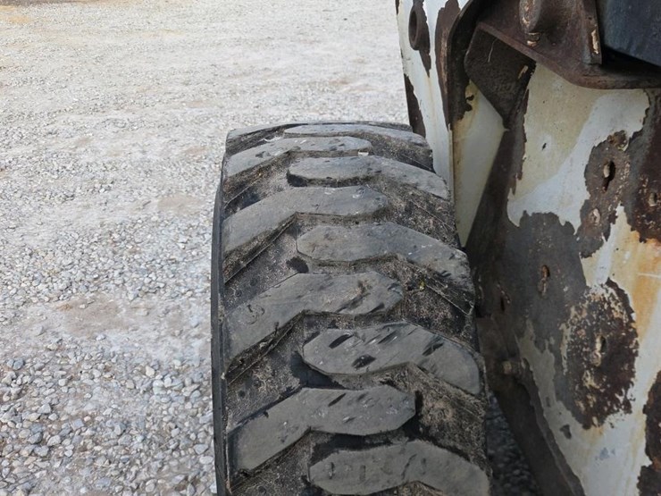 2007-bobcat-s300-image-11