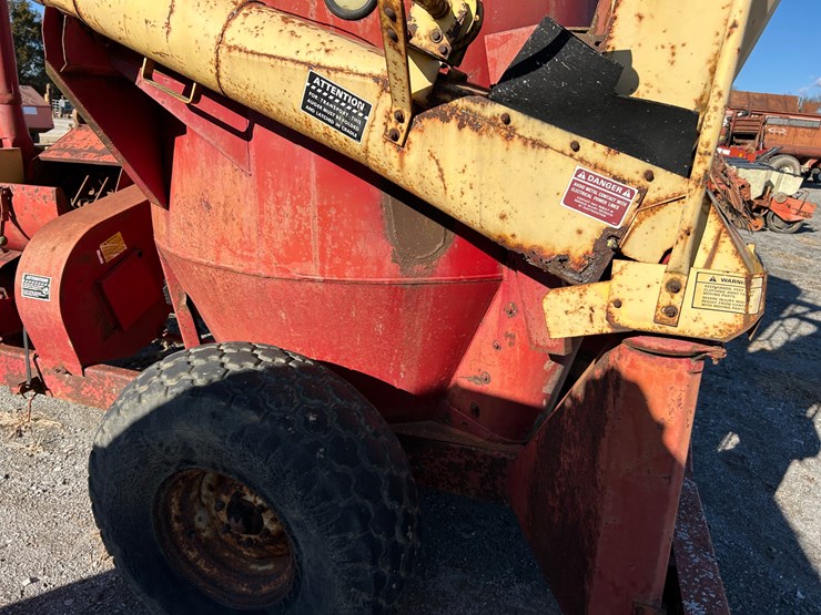 new-holland-358-image-9