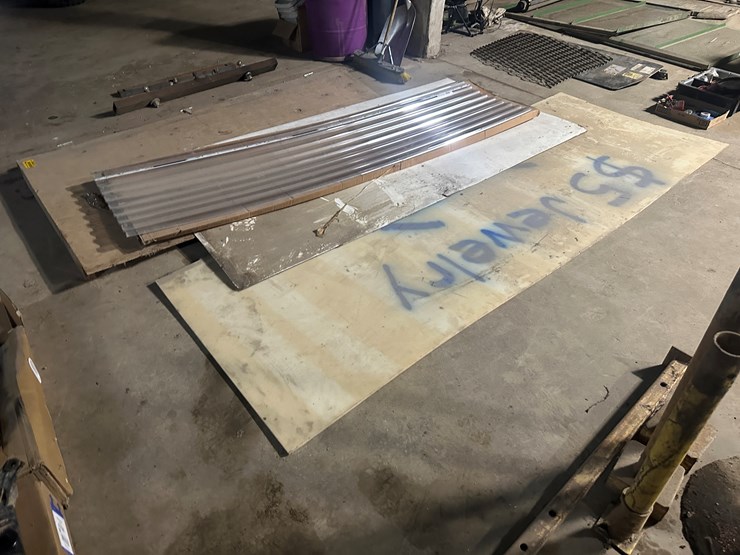 #38472-•-lot-of-wood-&-clear-polycarbonate-panels-image-1