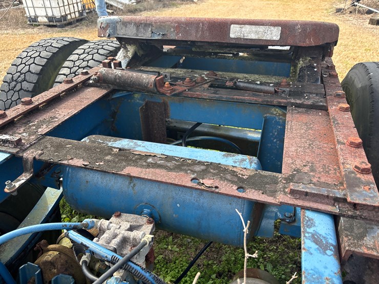 #381-•-adjustable-5th-wheel-with-mounting-plate-image-4