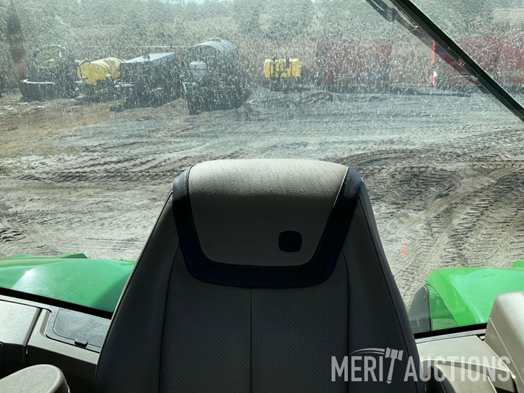 2023-john-deere-8r-370-image-45