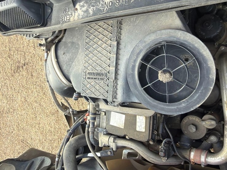 2013-freightlinerday-cab-truck-tractor-image-19