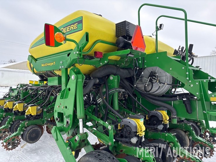 2016-john-deere-1775nt-image-17