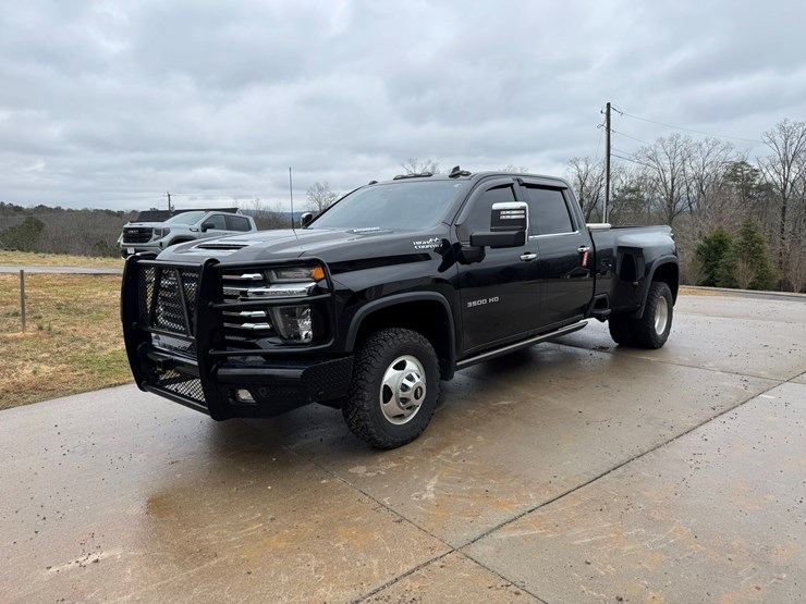 2021-chevrolet-3500hd-image-1