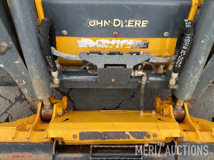 2022-deere-317g-image-11