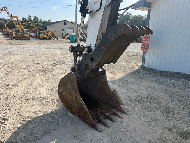 2020-bobcat-e145-image-10