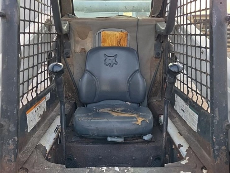 2007-bobcat-s300-image-19