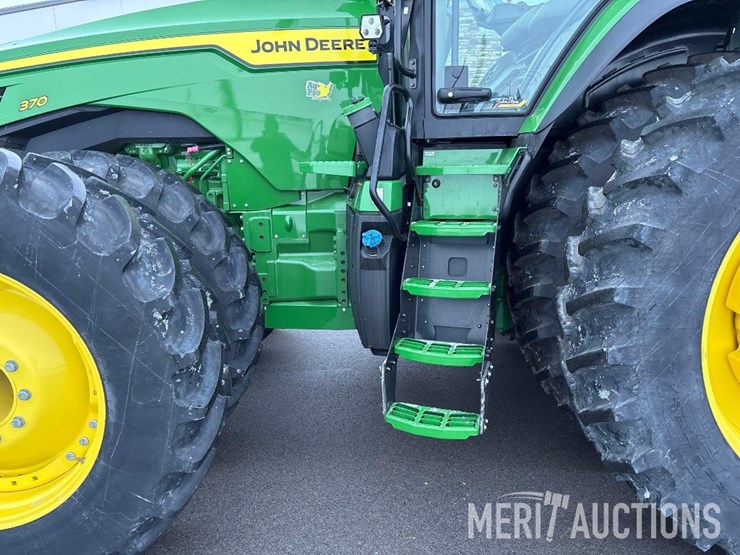 2024-john-deere-8r-370-image-18