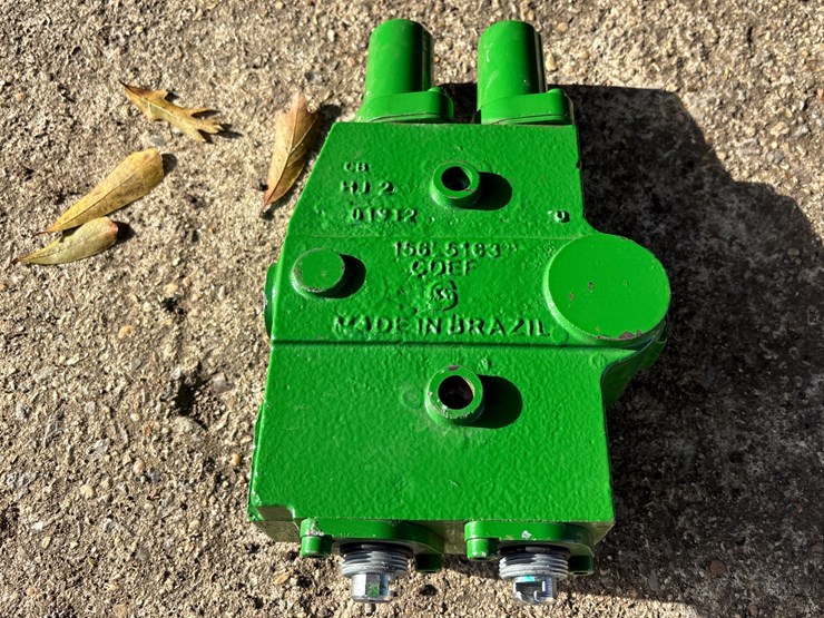 #400-•-dual-hydraulic-remote-for-john-deere-tractor-image-2