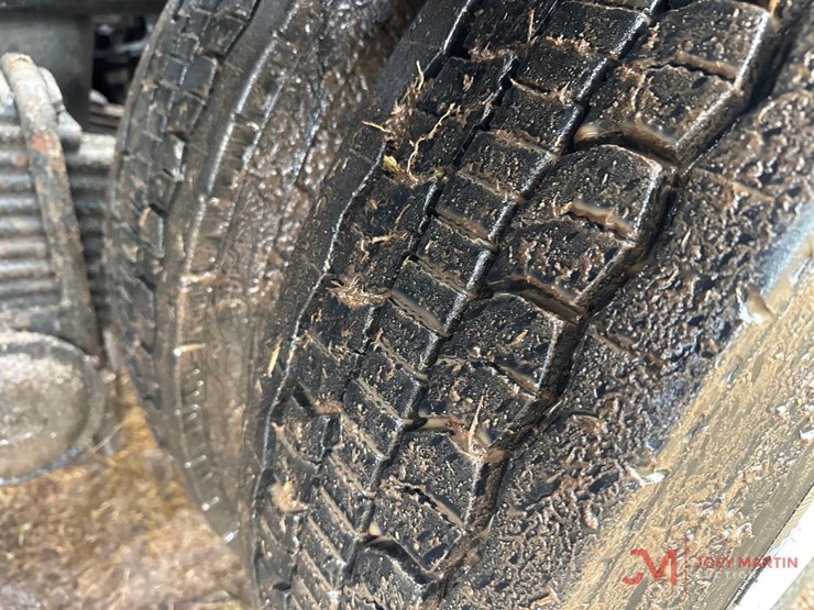 2010-mack-gu713-granite-roll-off-truck-image-19