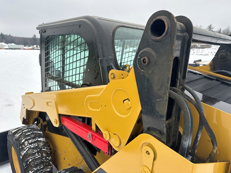 caterpillar-242d-image-21