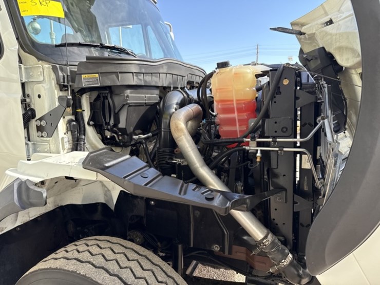 2012-international-7400-image-32