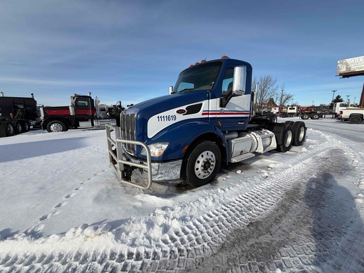 2015-peterbilt-579-image-1