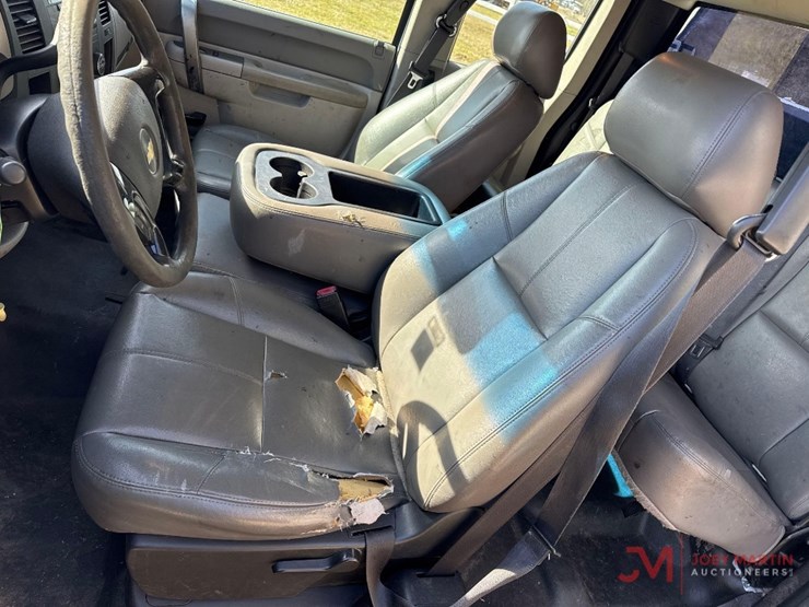 2013-chevrolet-2500-image-30