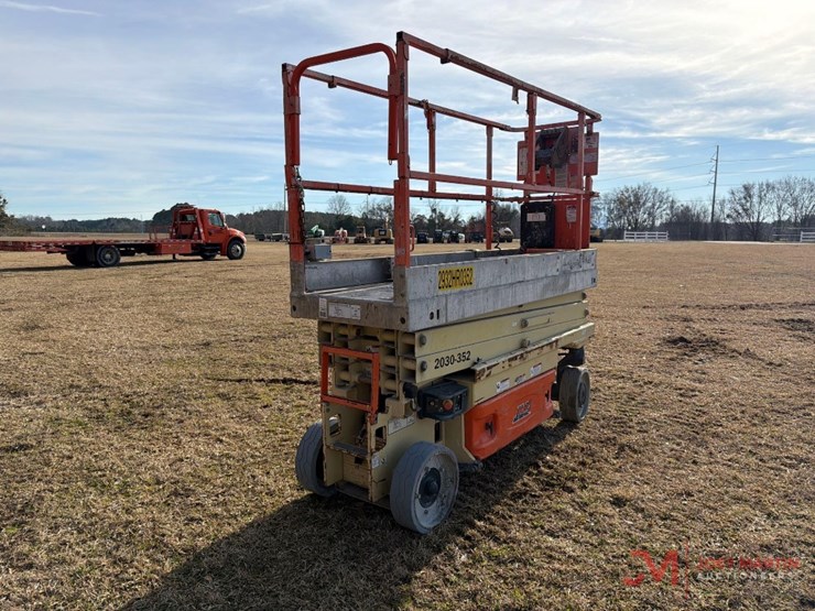 2015-jlg-2030es-image-13