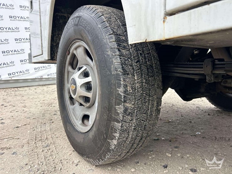 2015-chevrolet-silverado-2500hd-image-30