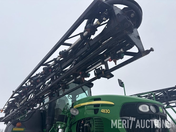 2010-john-deere-4830-image-41