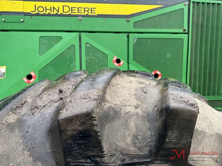 2018-deere-748l-image-15