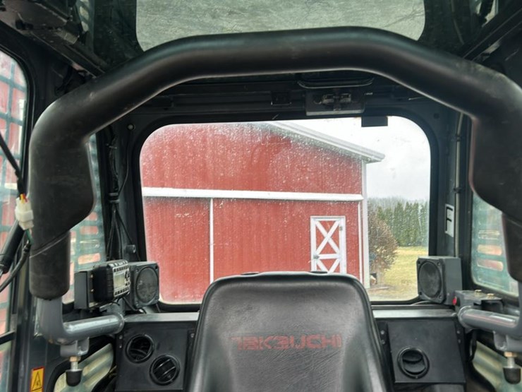 2017-takeuchi-tl8-image-52