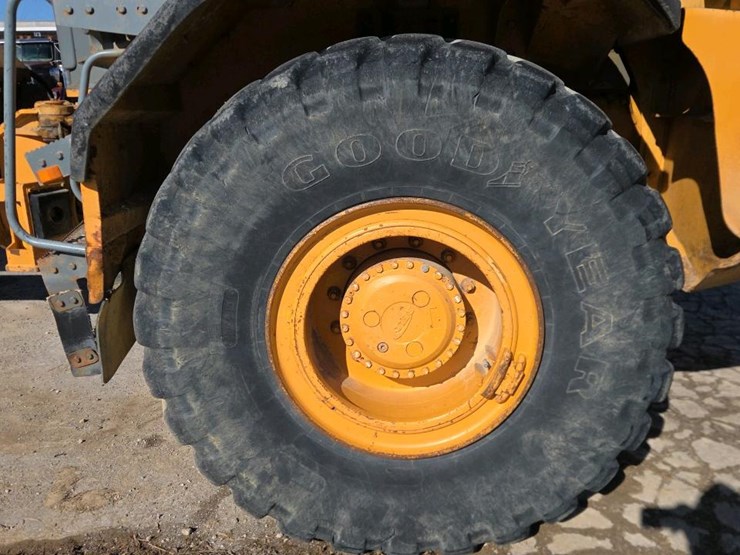 2005-deere-300d-image-20