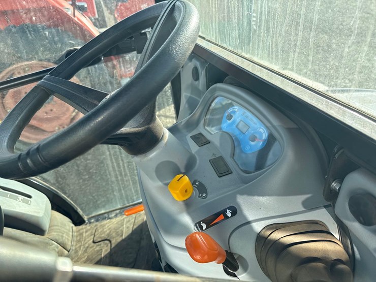 new-holland-25s-utility-tractor-image-19