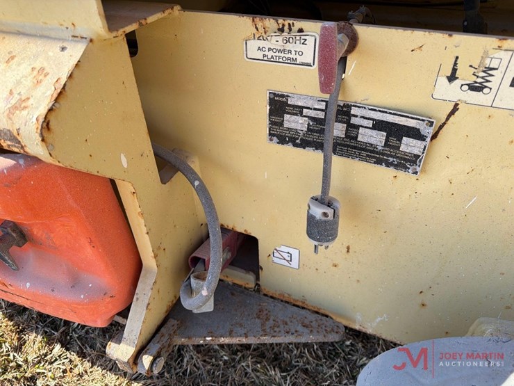 2015-jlg-3246es-image-8