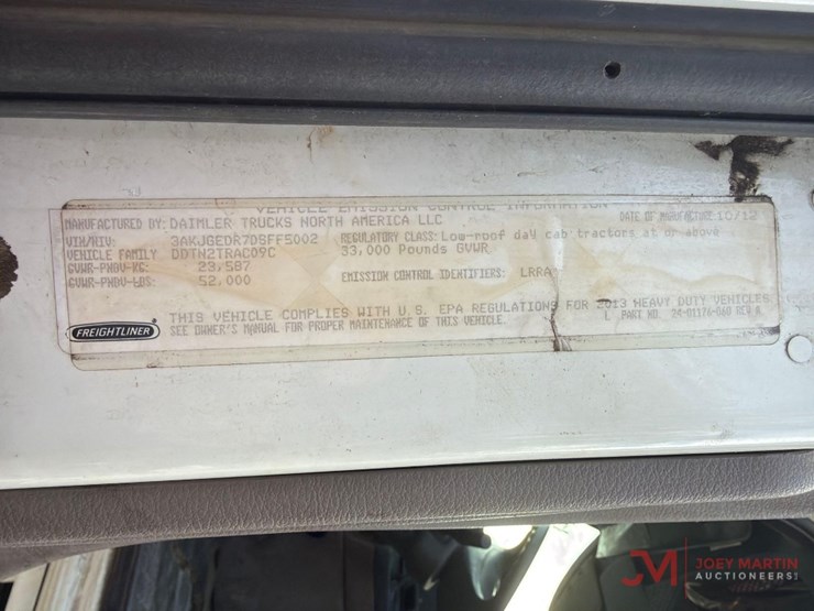 2013-freightlinerday-cab-truck-tractor-image-29