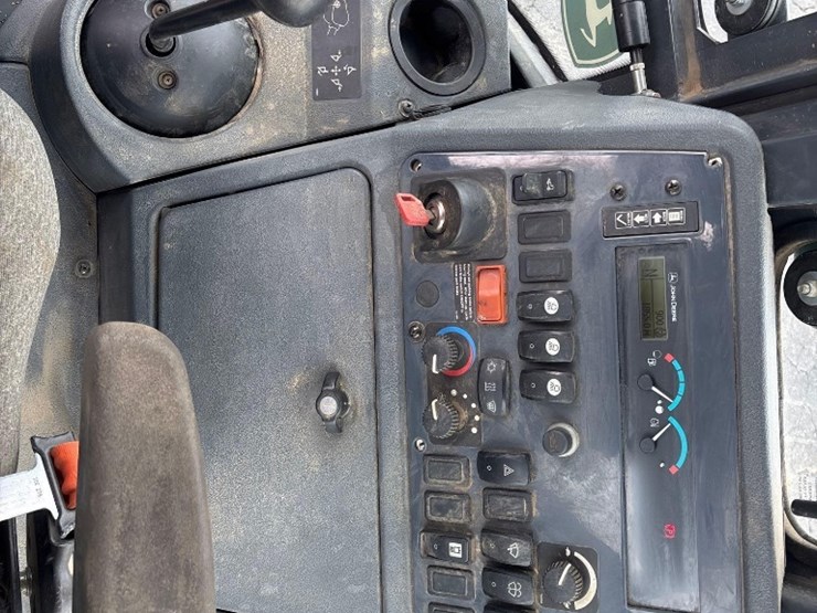 2018-deere-310l-ep-image-34