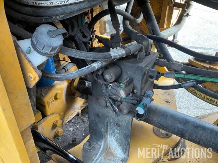 2018-deere-544k-image-18