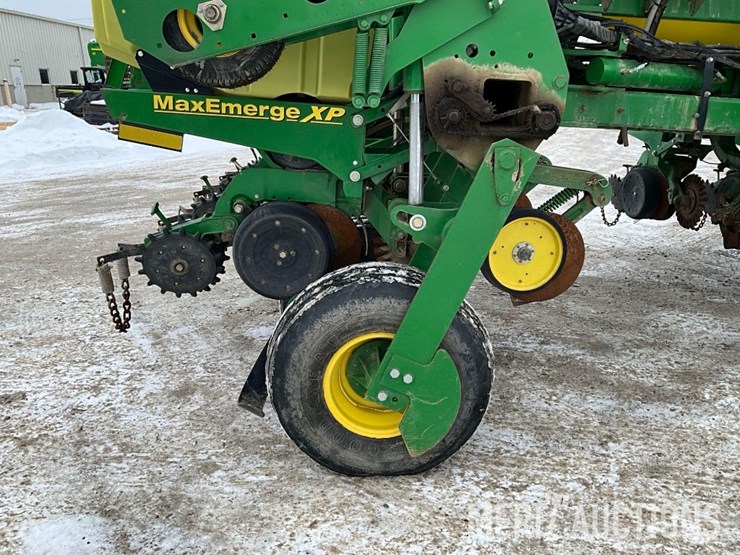 2013-john-deere-1770nt-image-25
