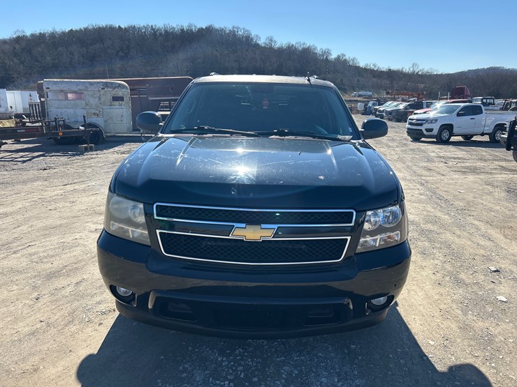 2013-chevrolet-tahoe-image-3