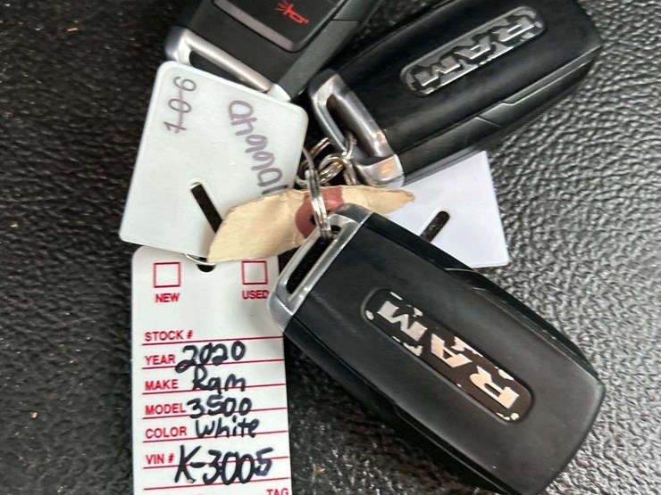 2020-dodge-3500-image-33